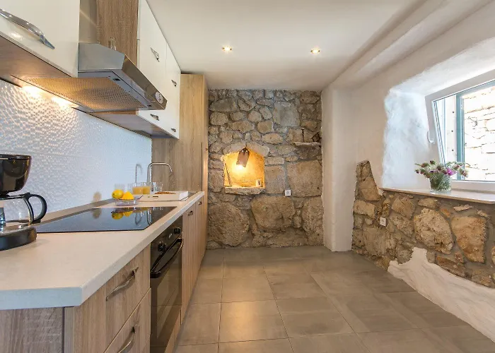 Semesterbostad House Stone