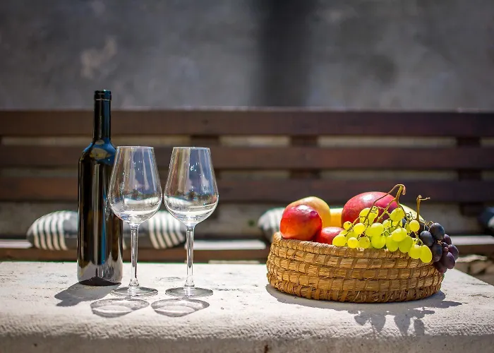 Semesterbostad House Stone